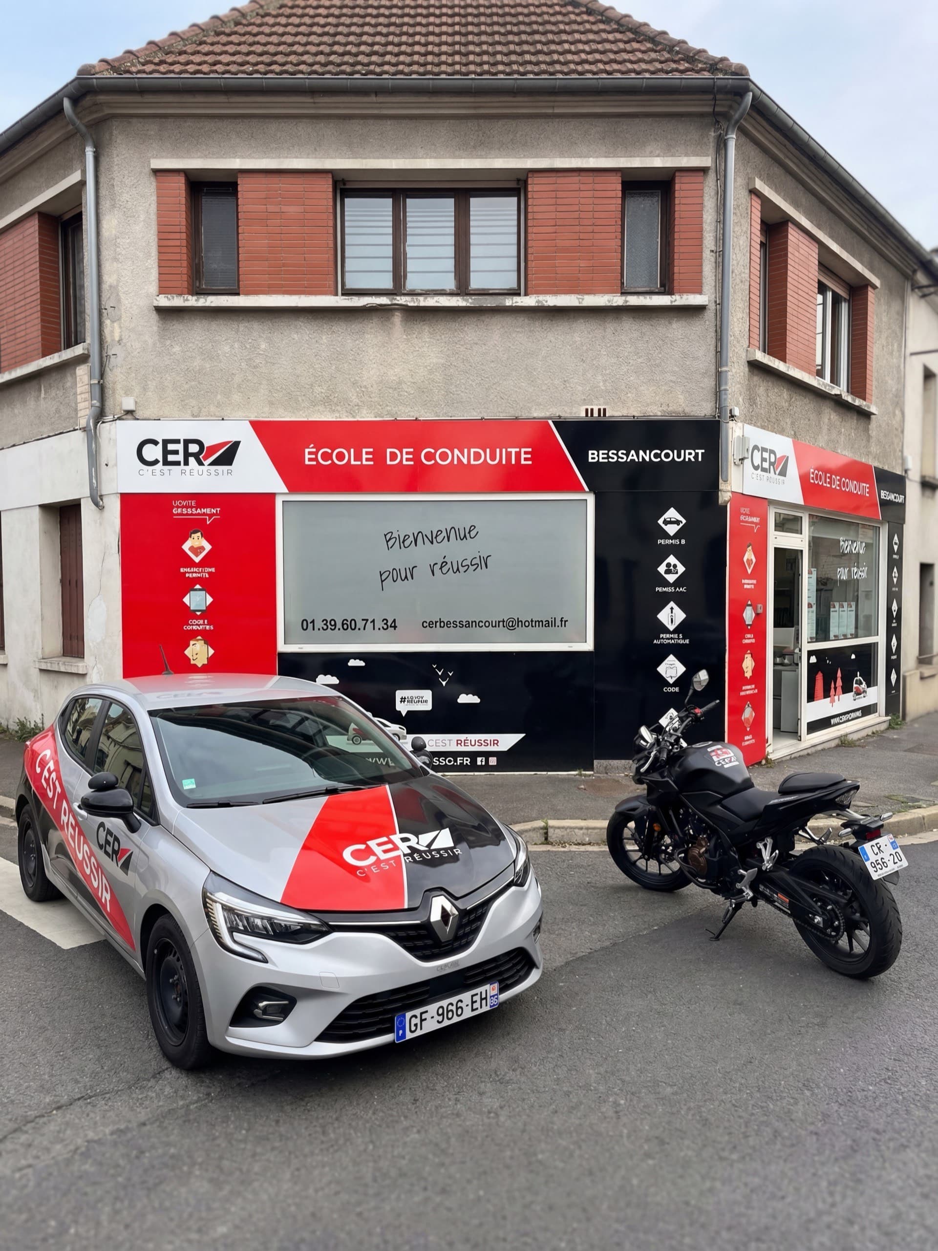 Façade de l'auto-école CER Bessancourt avec véhicules de formation