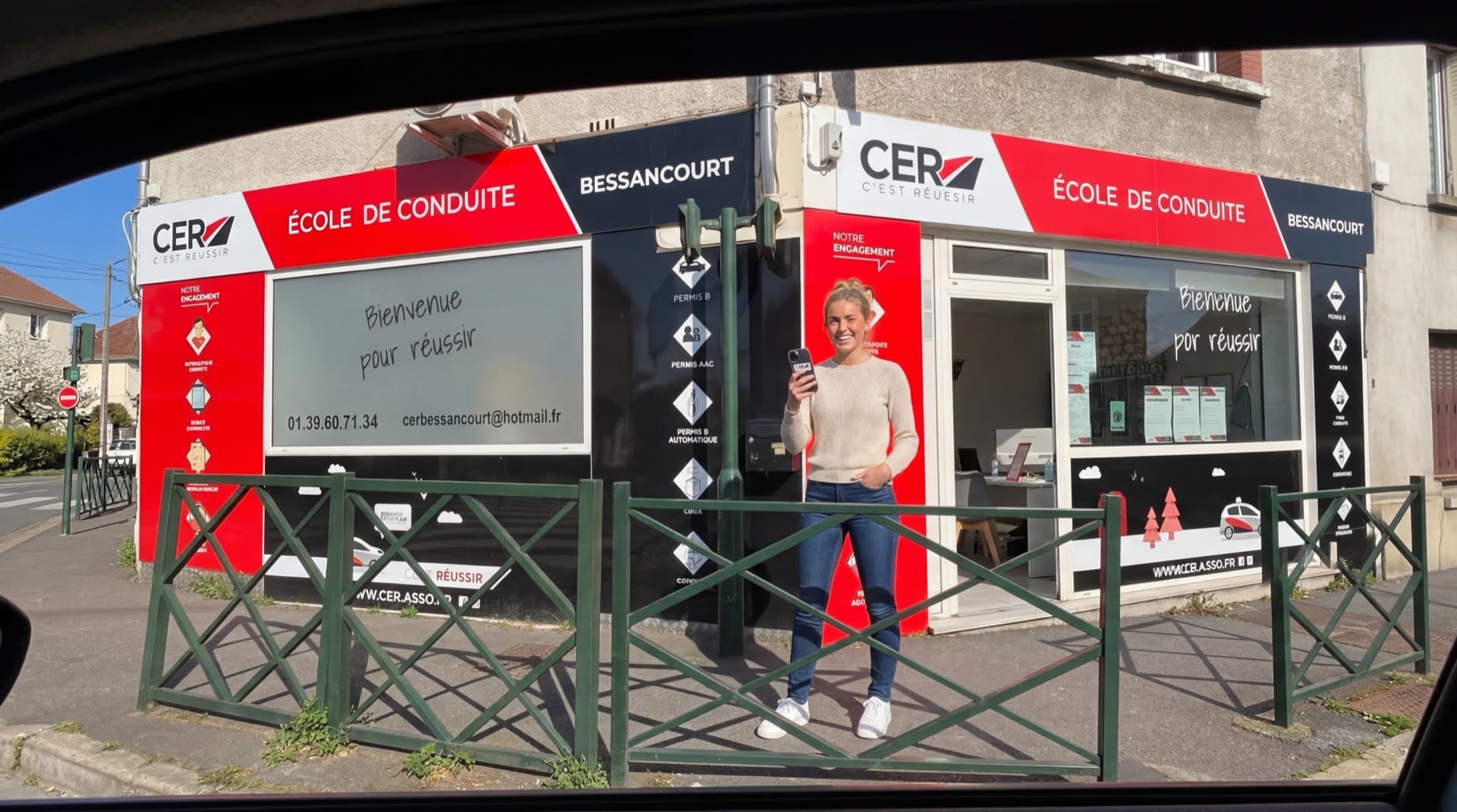 Élève devant l'auto-école CER Bessancourt